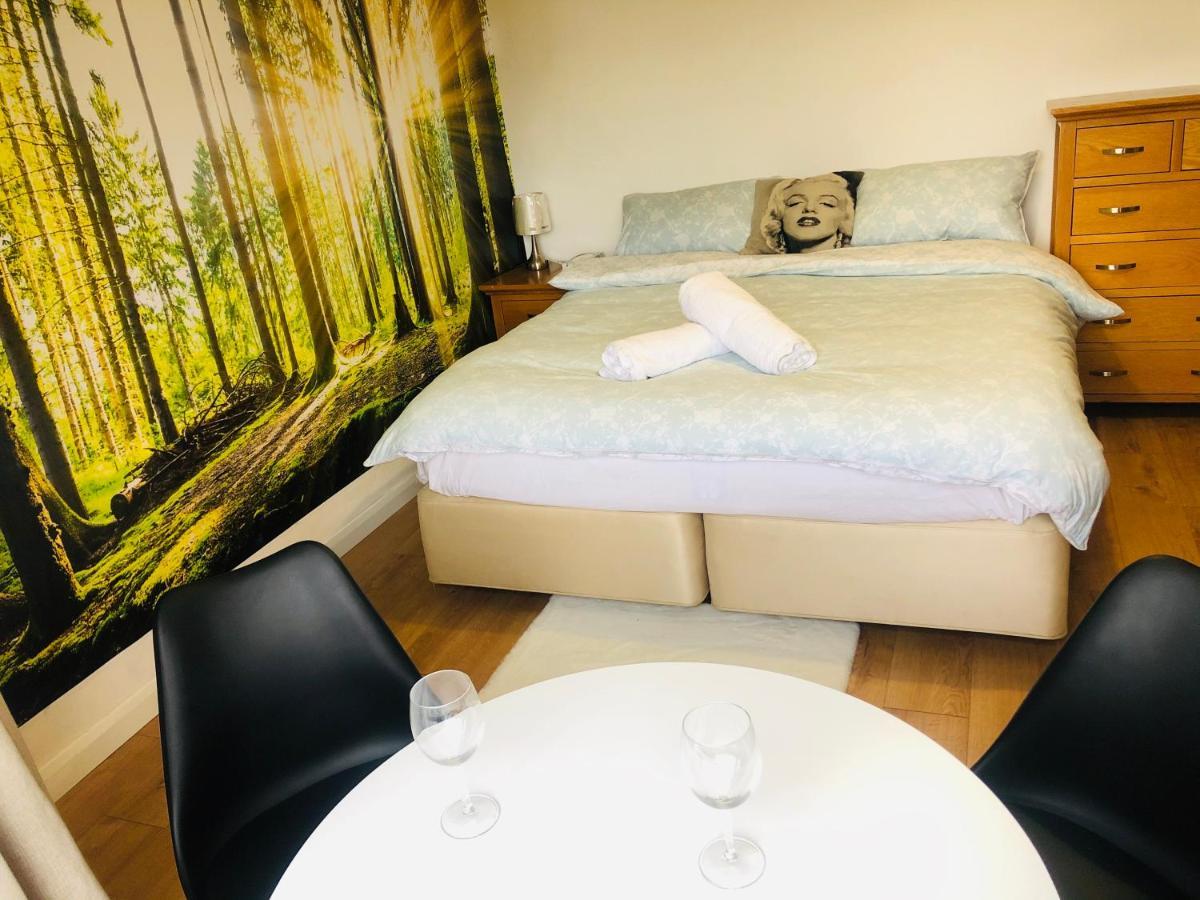 Amazing Quiet Garden House Near London Luton Airport Apartment Екстериор снимка