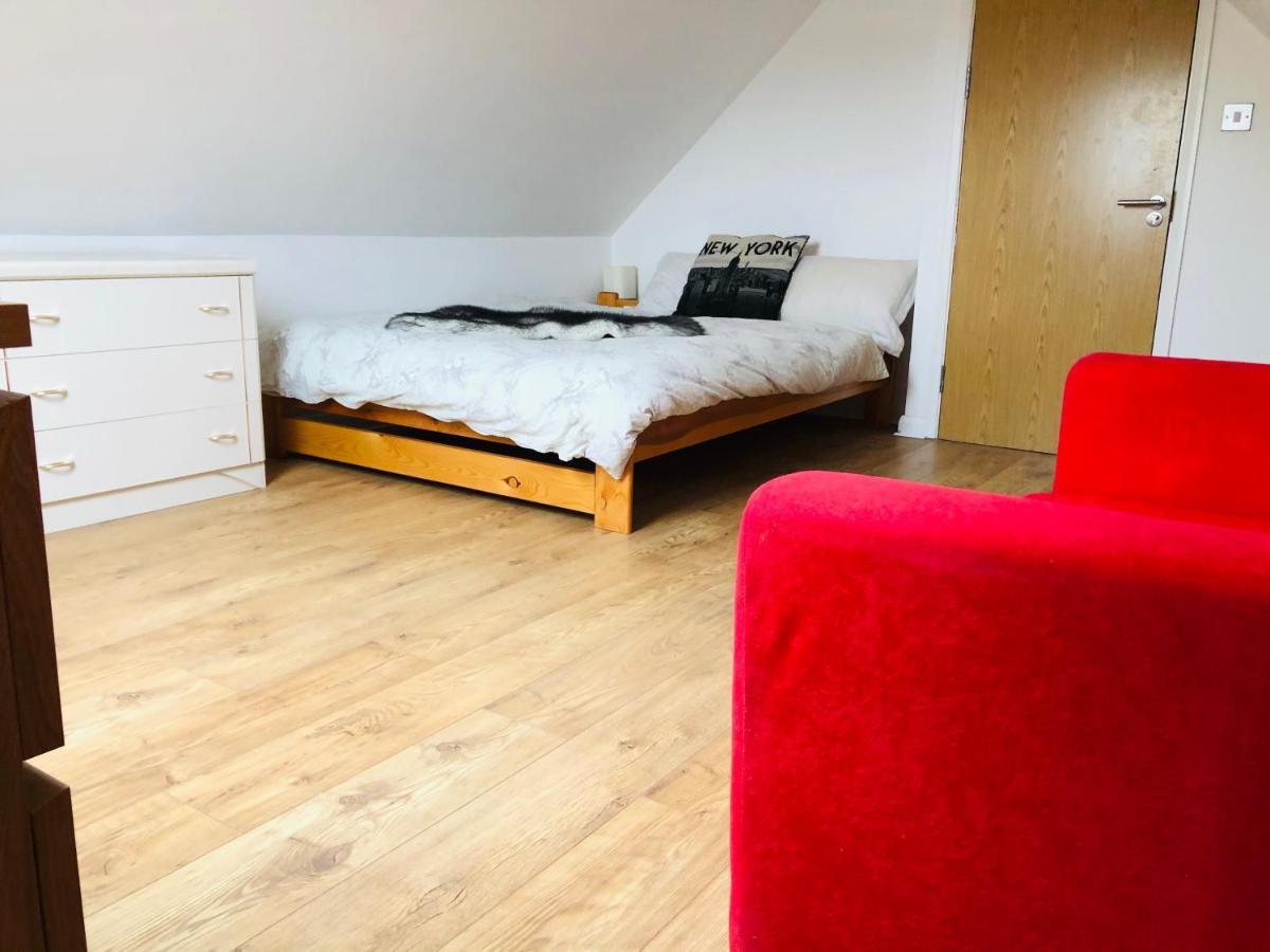 Amazing Quiet Garden House Near London Luton Airport Apartment Екстериор снимка