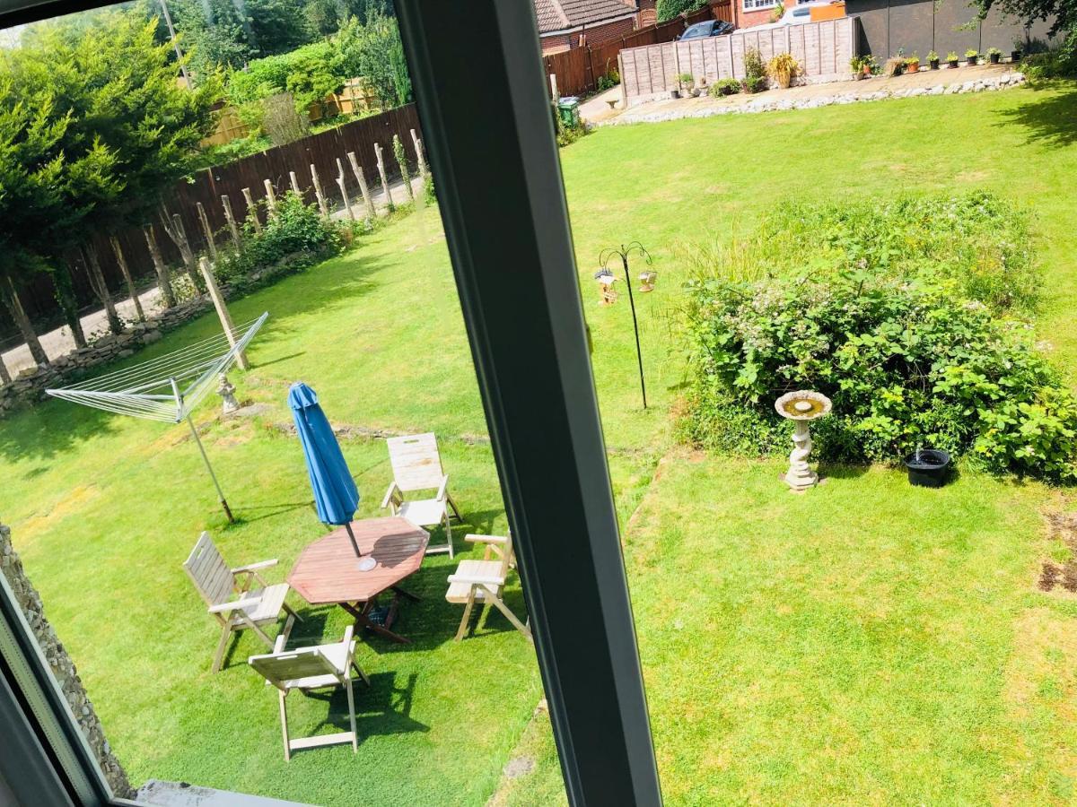 Amazing Quiet Garden House Near London Luton Airport Apartment Екстериор снимка