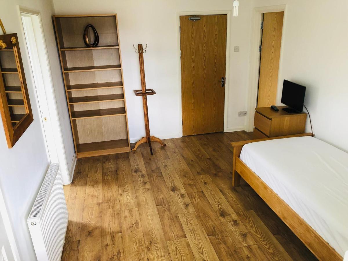 Amazing Quiet Garden House Near London Luton Airport Apartment Екстериор снимка