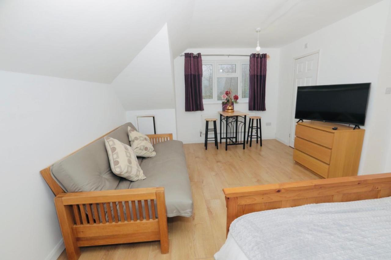 Amazing Quiet Garden House Near London Luton Airport Apartment Екстериор снимка