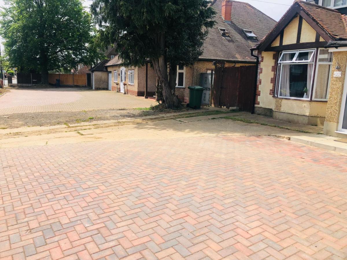 Amazing Quiet Garden House Near London Luton Airport Apartment Екстериор снимка
