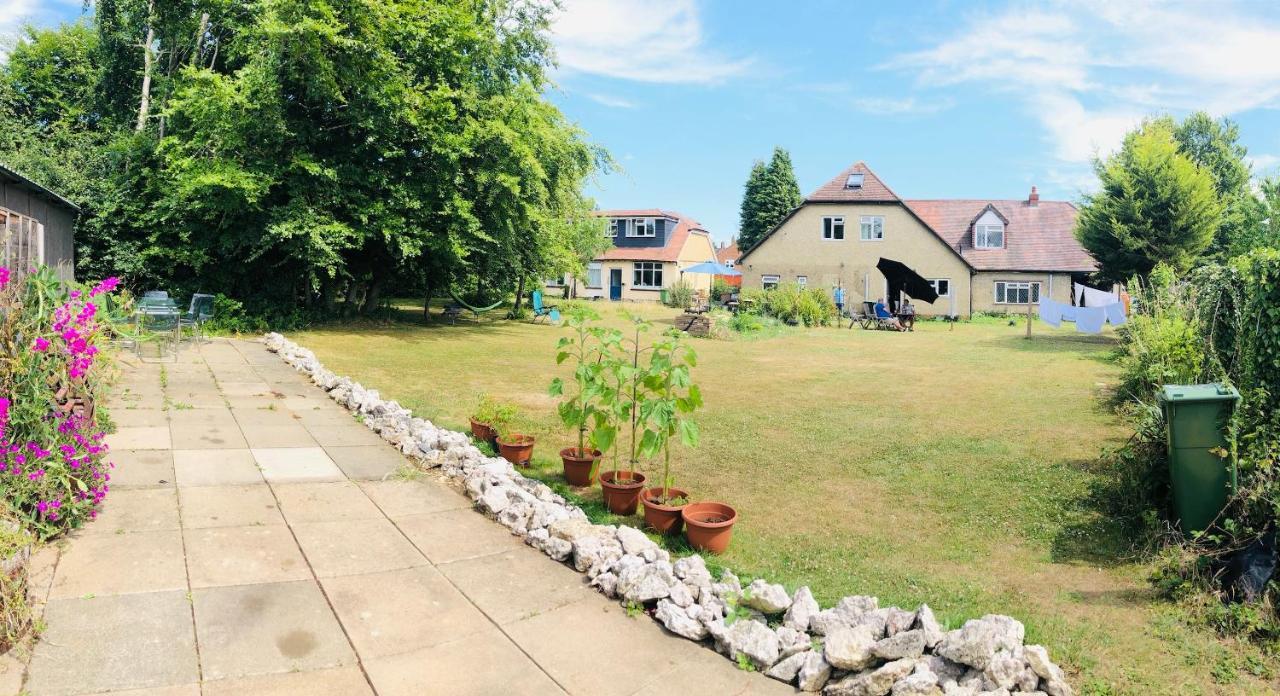 Amazing Quiet Garden House Near London Luton Airport Apartment Екстериор снимка