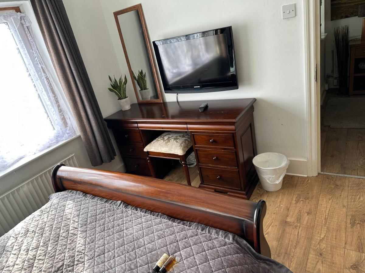 Amazing Quiet Garden House Near London Luton Airport Apartment Екстериор снимка